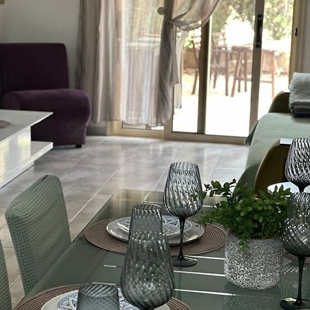 Beautiful Apartment Near The Sea And A Large Private Garden Paphos Esterno foto