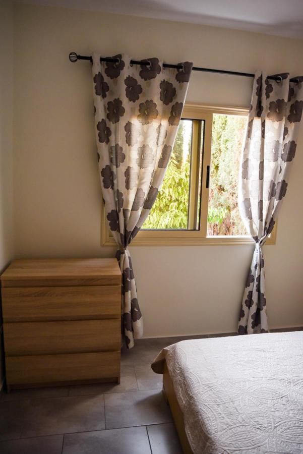 Beautiful Apartment Near The Sea And A Large Private Garden Paphos Esterno foto