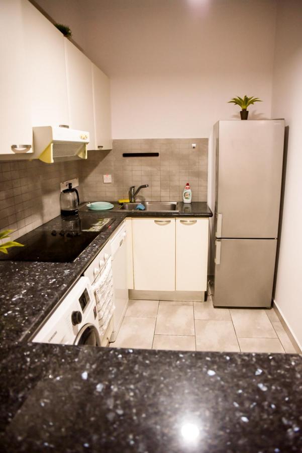 Beautiful Apartment Near The Sea And A Large Private Garden Paphos Esterno foto