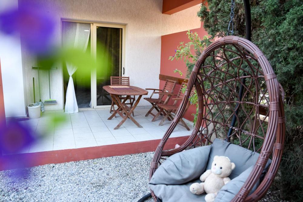 Beautiful Apartment Near The Sea And A Large Private Garden Paphos Esterno foto