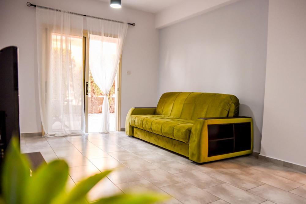 Beautiful Apartment Near The Sea And A Large Private Garden Paphos Esterno foto