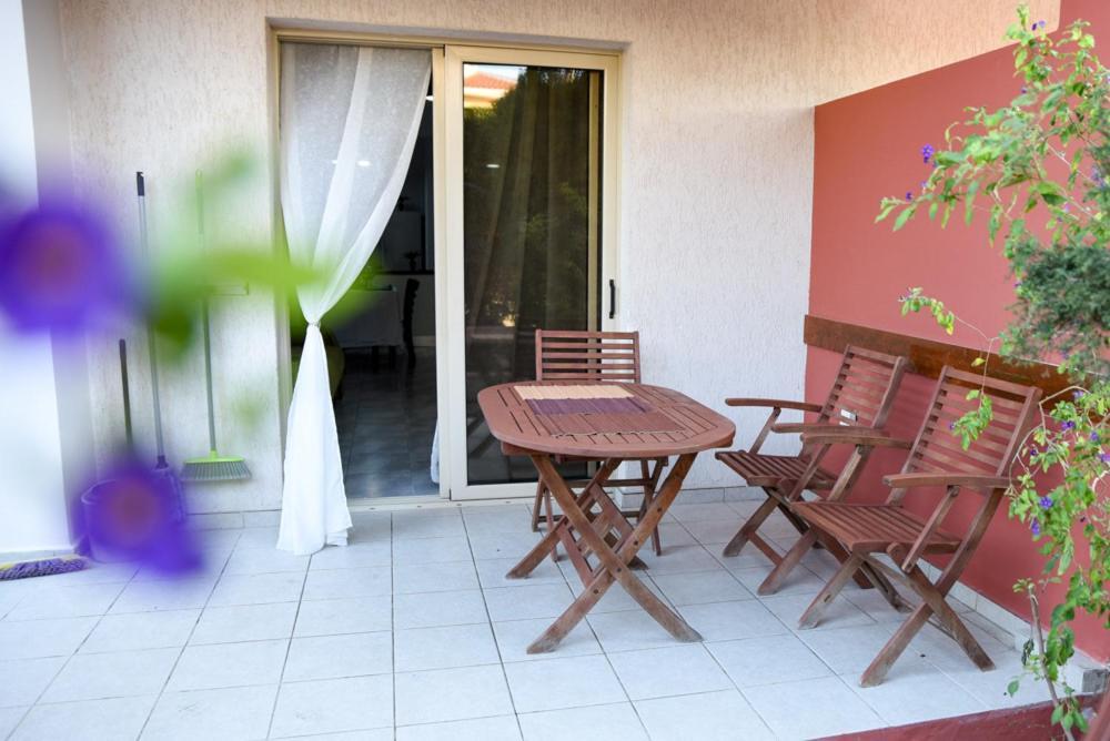Beautiful Apartment Near The Sea And A Large Private Garden Paphos Esterno foto