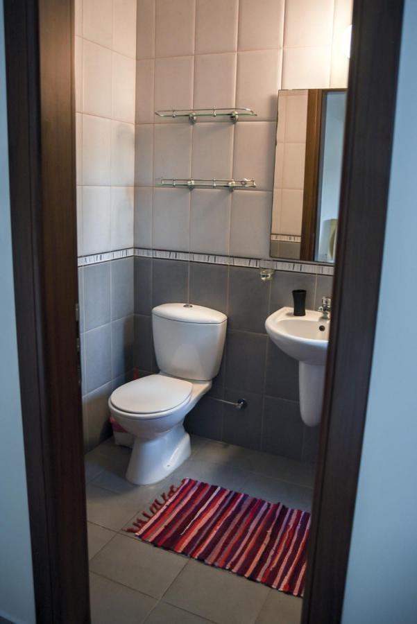 Beautiful Apartment Near The Sea And A Large Private Garden Paphos Esterno foto
