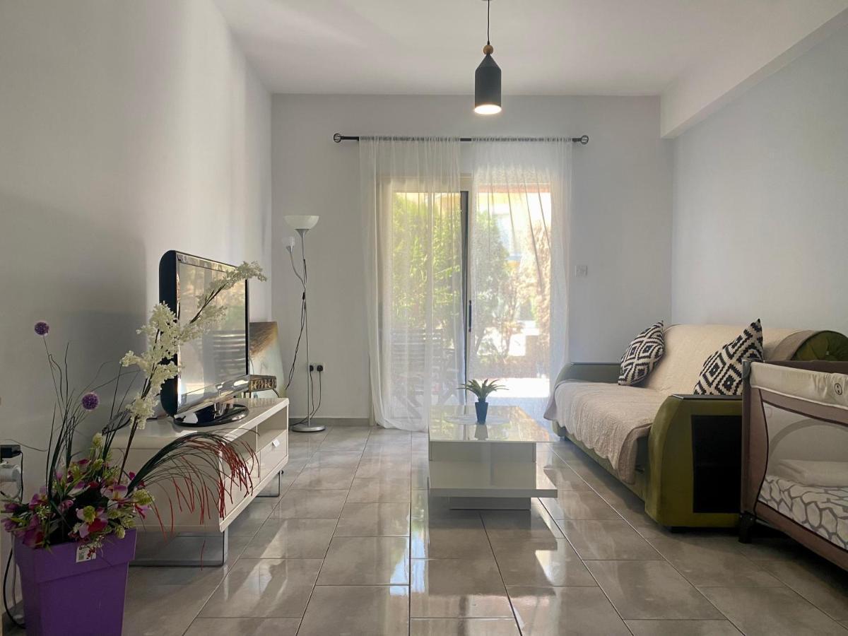 Beautiful Apartment Near The Sea And A Large Private Garden Paphos Esterno foto