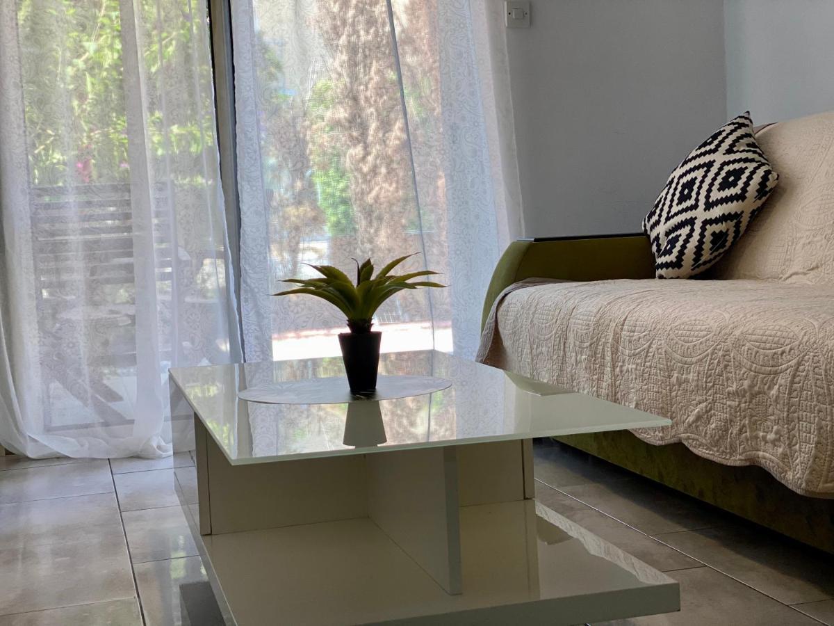 Beautiful Apartment Near The Sea And A Large Private Garden Paphos Esterno foto