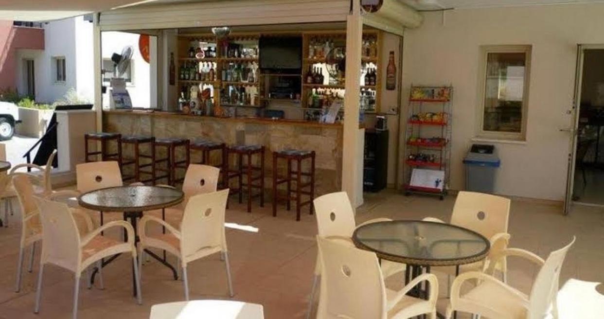 Beautiful Apartment Near The Sea And A Large Private Garden Paphos Esterno foto