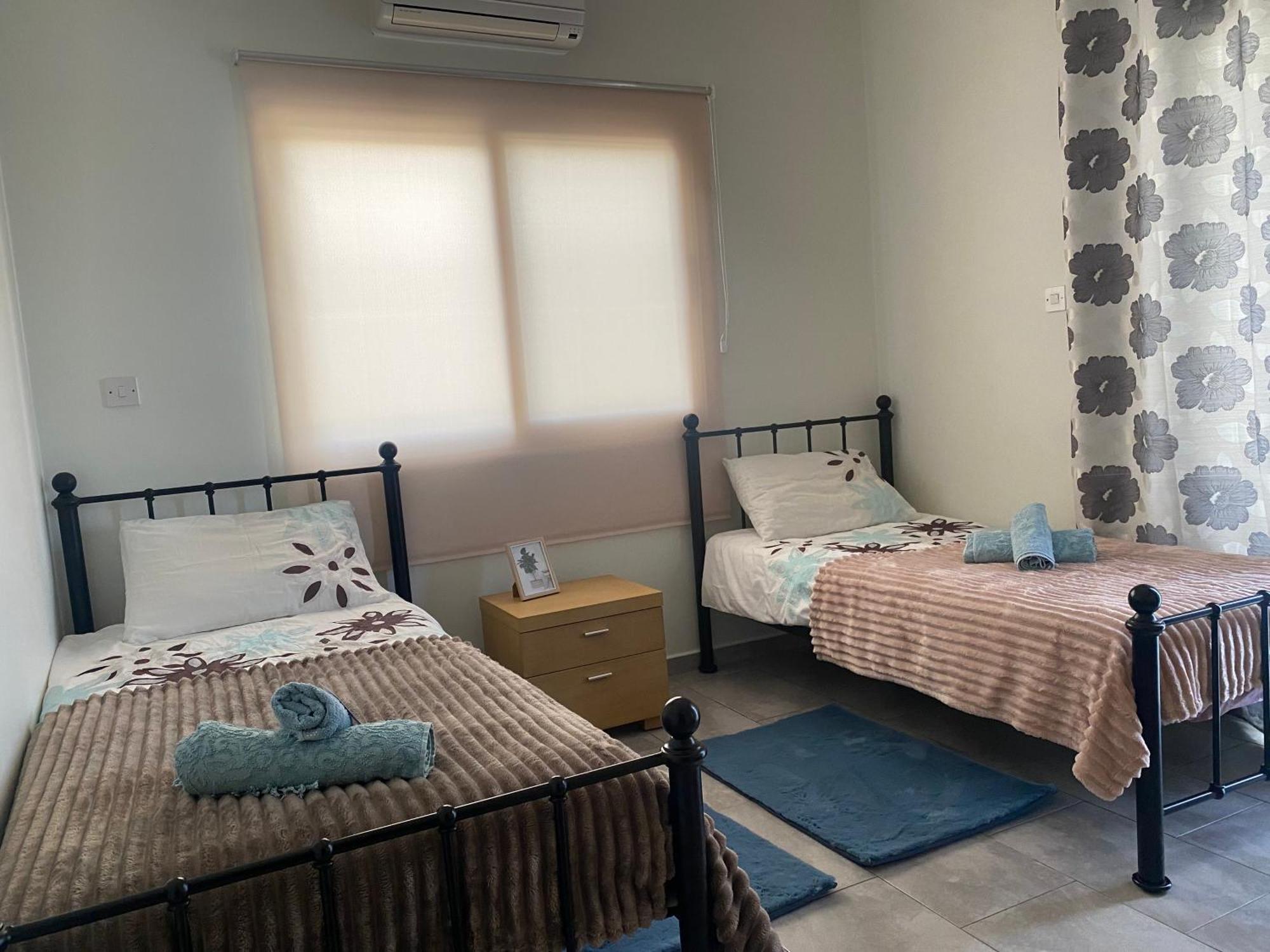 Beautiful Apartment Near The Sea And A Large Private Garden Paphos Esterno foto
