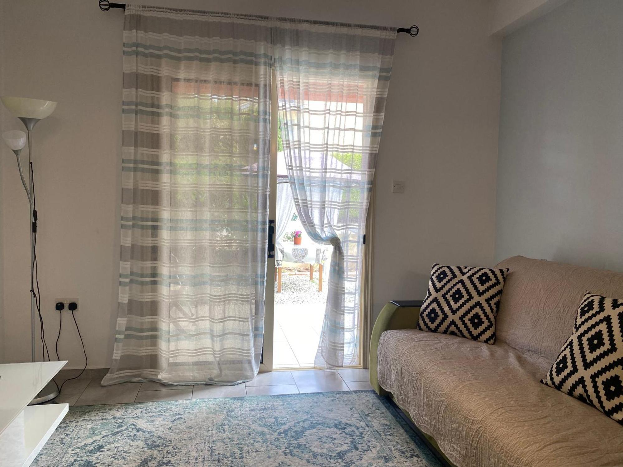 Beautiful Apartment Near The Sea And A Large Private Garden Paphos Esterno foto