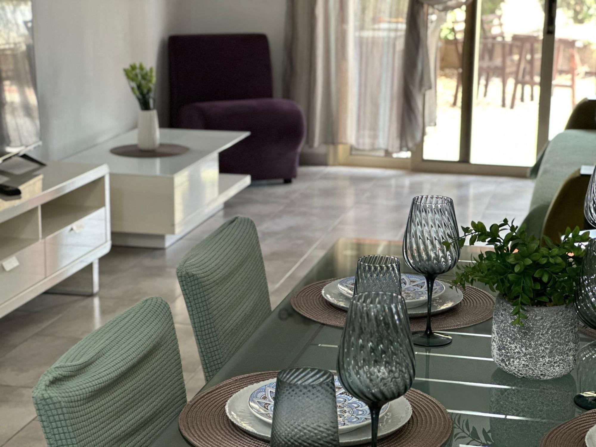 Beautiful Apartment Near The Sea And A Large Private Garden Paphos Esterno foto